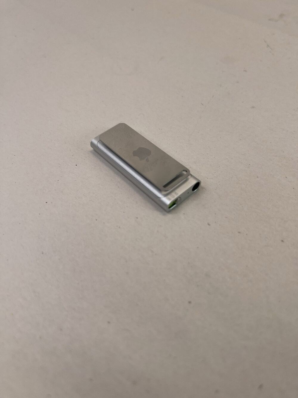Apple iPod Shuffle 3rd Gen Silver 2GB Model A1271 Digital MP3 Player Tested